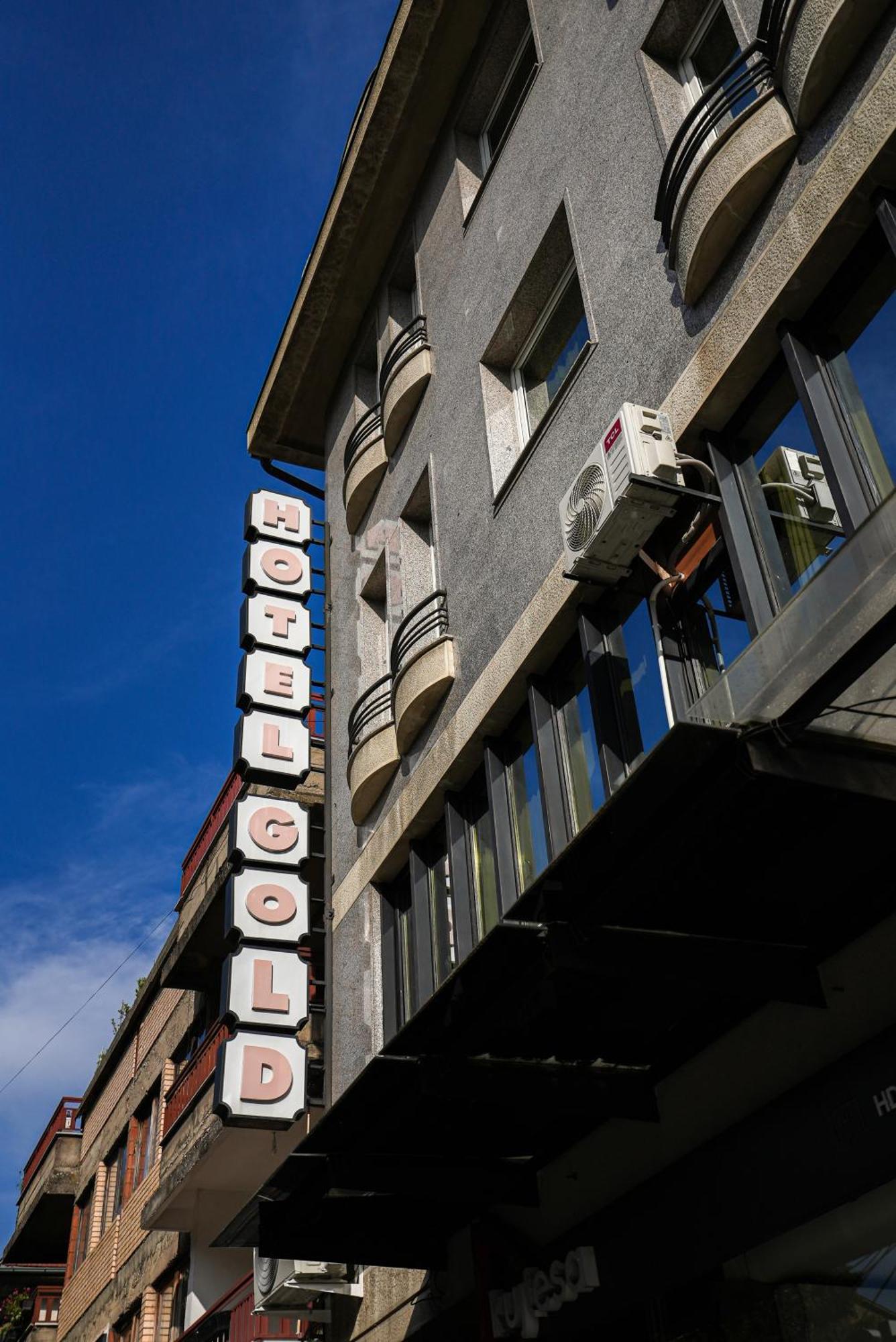 Hotel Gold Inn Peje Buitenkant foto