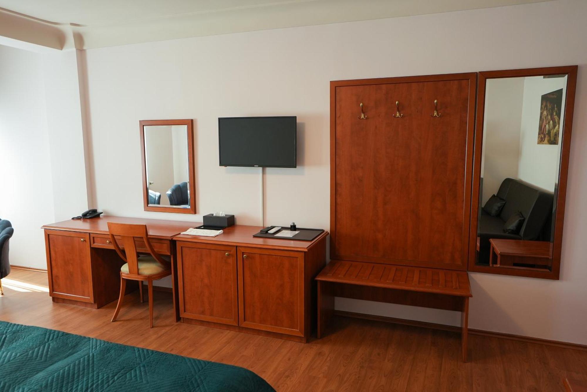 Hotel Gold Inn Peje Buitenkant foto