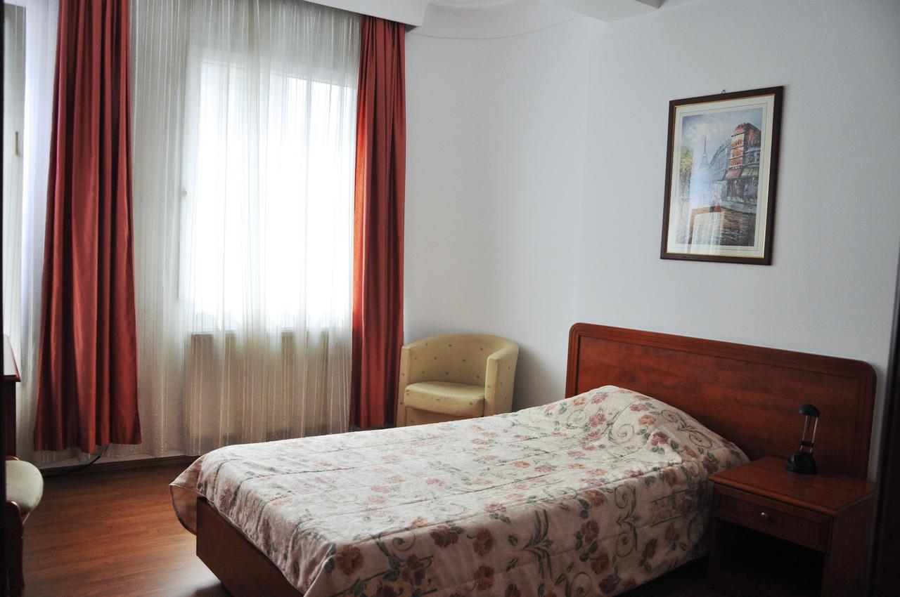 Hotel Gold Inn Peje Buitenkant foto